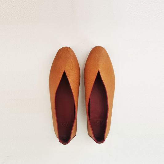 Vamp Pumps in Tan