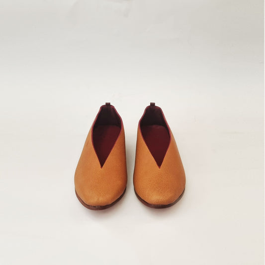 Vamp Pumps in Tan