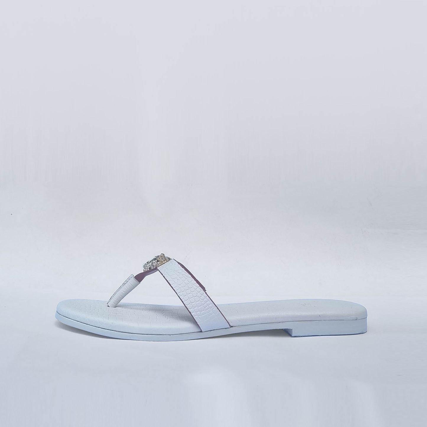 Choti Sherni in Ice White